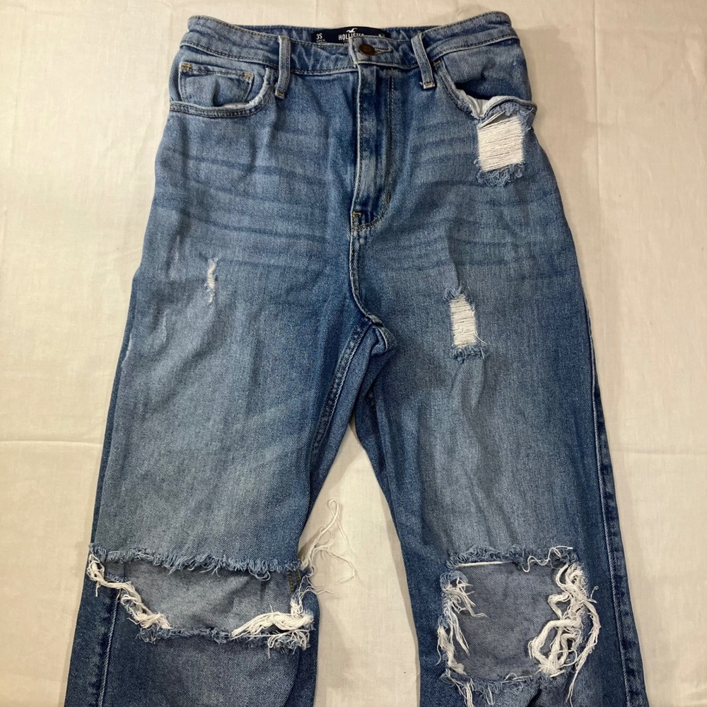 Hollister Ultra High Rise Dad Jean 3S W26 L29 Medium Wash Distressed Ripped Blue